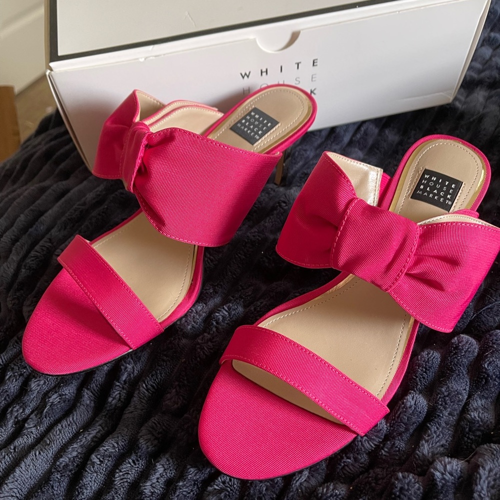 White House Black Market Kinsley Bow Heel with Bow NWOT